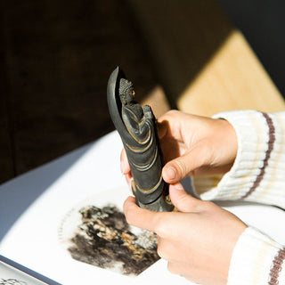 Buddha Gift Handmade Sakyamuni Buddha Namaste Iron Powder Rust Cast Resin Statue Decoration