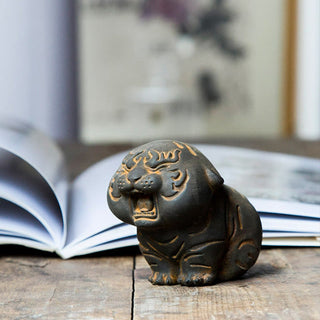 Buddha Gift Mini Cute Tiger Iron Powder Rust Cast Resin Statue Home Decoration