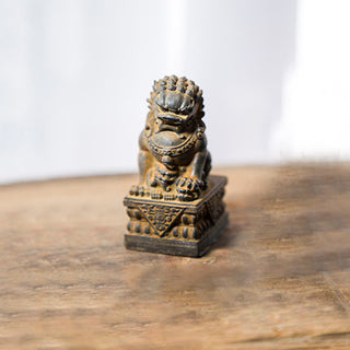 Buddha Gift Handmade Lion Fu Foo Dogs Iron Powder Rust Cast Resin Statue Ward Off Evil Protection Home Decoration