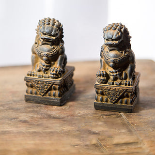 Buddha Gift Handmade Lion Fu Foo Dogs Iron Powder Rust Cast Resin Statue Ward Off Evil Protection Home Decoration