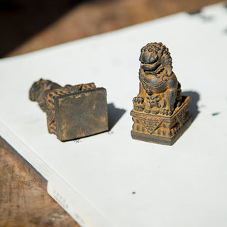 Buddha Gift Handmade Lion Fu Foo Dogs Iron Powder Rust Cast Resin Statue Ward Off Evil Protection Home Decoration