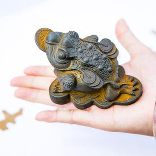 Buddha Gift Handmade Feng Shui Frog Toad Copper Coins Iron Powder Rust Cast Resin Statue Home Decoration