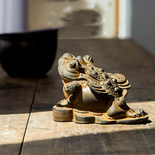 Buddha Gift Handmade Feng Shui Frog Toad Copper Coins Iron Powder Rust Cast Resin Statue Home Decoration