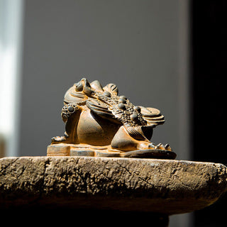 Buddha Gift Handmade Feng Shui Frog Toad Copper Coins Iron Powder Rust Cast Resin Statue Home Decoration