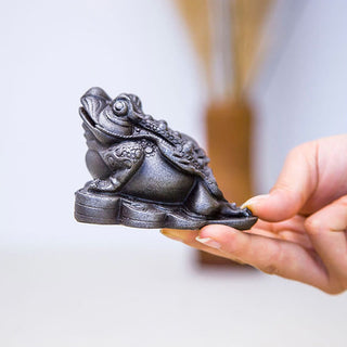 Buddha Gift Handmade Feng Shui Frog Toad Copper Coins Iron Powder Rust Cast Resin Statue Home Decoration