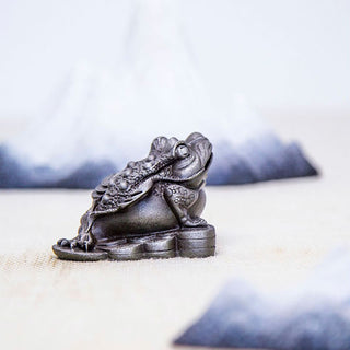 Buddha Gift Handmade Feng Shui Frog Toad Copper Coins Iron Powder Rust Cast Resin Statue Home Decoration