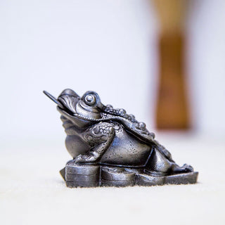 Buddha Gift Handmade Feng Shui Frog Toad Copper Coins Iron Powder Rust Cast Resin Statue Home Decoration