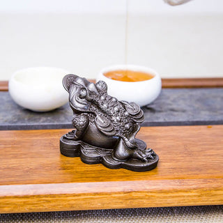 Buddha Gift Handmade Feng Shui Frog Toad Copper Coins Iron Powder Rust Cast Resin Statue Home Decoration