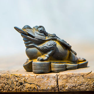 Buddha Gift Handmade Feng Shui Frog Toad Copper Coins Iron Powder Rust Cast Resin Statue Home Decoration