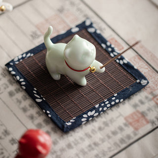 Buddha Gift Mini Lucky Cat Kitten Tea Pet Ceramic Home Desk Figurine Decoration With Bamboo Mat