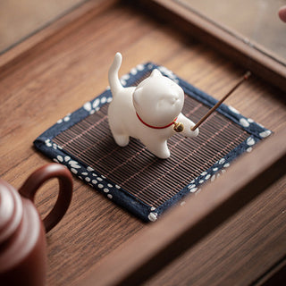 Buddha Gift Mini Lucky Cat Kitten Tea Pet Ceramic Home Desk Figurine Decoration With Bamboo Mat